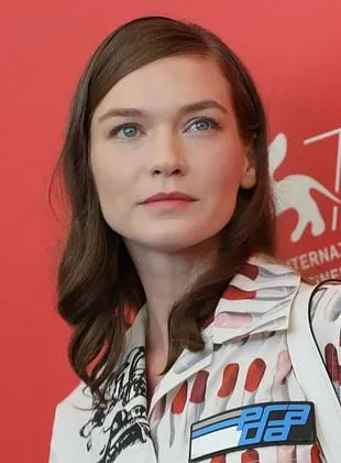 Hannah Gross - Atriz, 25 de setembro de 1992