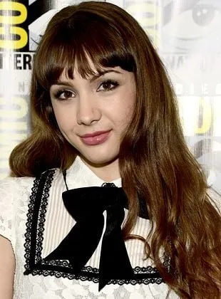 Hannah Marks - Atriz, Diretora, Roteirista, 13 de abril de 1993
