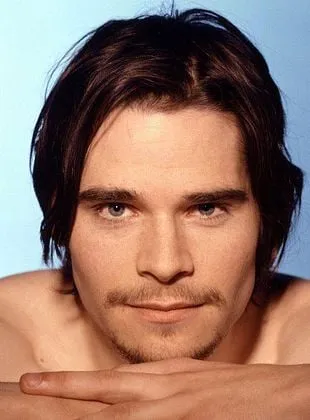 Hans Matheson - Ator, 7 de agosto de 1975