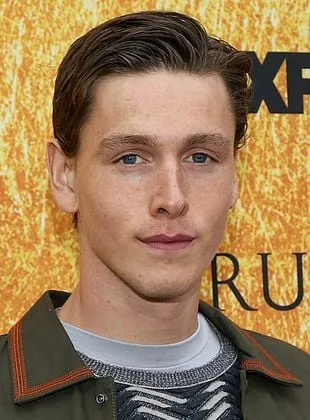 Harris Dickinson - Ator, 24 de junho de 1996