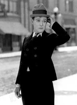 Harry Langdon - 15 de junho de 1884, 22 de dezembro de 1944