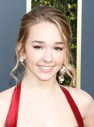 Holly Taylor - Atriz, 31 de outubro de 1997