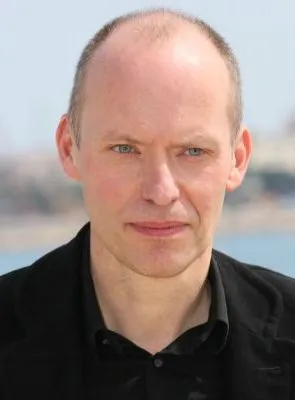 Hugo Blick - Roteirista, Diretor, Ator, 7 de dezembro de 1964