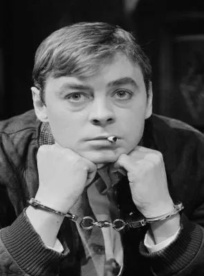 Hywel Bennett - 8 de abril de 1944, 25 de julho de 2017