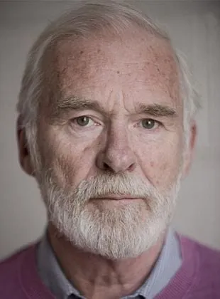 Ian McElhinney - Ator, 19 de agosto de 1948