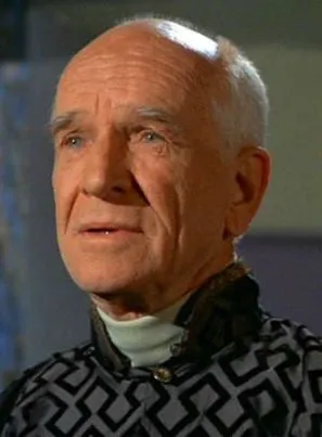 Ian Wolfe - Ator, 4 de novembro de 1896, 23 de janeiro de 1992