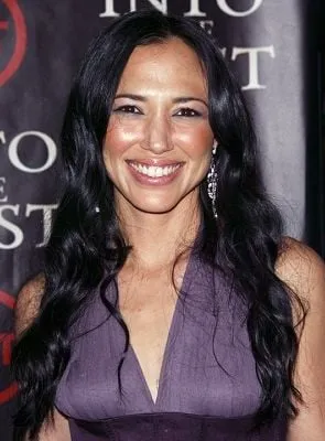 Irene Bedard - Atriz, Coprodutor executivo, 22 de julho de 1967