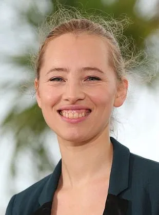 Isild Le Besco - Atriz, Diretora, 22 de novembro de 1982