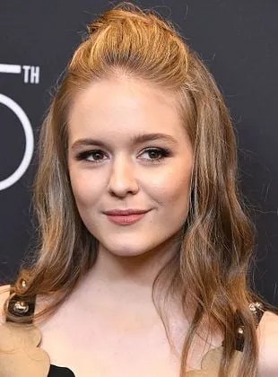 Izabela Vidovic - Atriz, 27 de maio de 2001