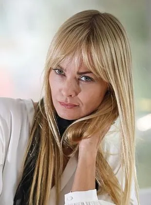 Izabella Scorupco - Atriz, 4 de junho de 1970