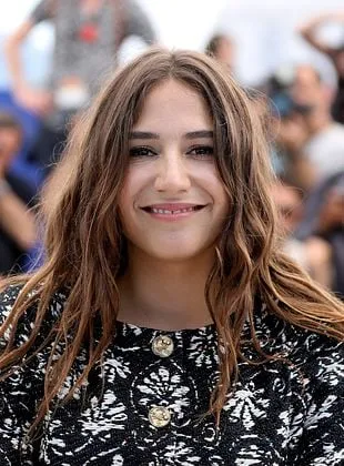 Izïa Higelin - Atriz, 24 de setembro de 1990