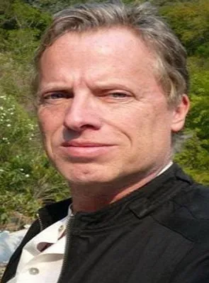 James Dearden - Roteirista, Diretor, Produtor, 14 de setembro de 1949