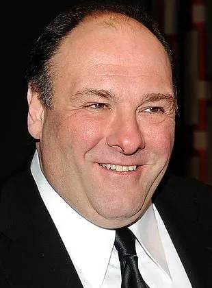 James Gandolfini - Ator, Intérprete  (músicas do filme), Produtor Executivo, 18 de setembro de 1961, 19 de junho de 2013