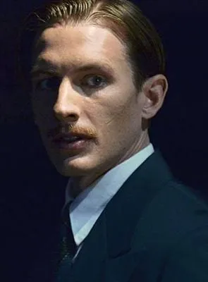 James Landry Hébert - Ator, 4 de outubro de 1984