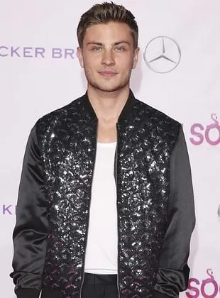 Jannik Schümann - Ator, 23 de julho de 1992