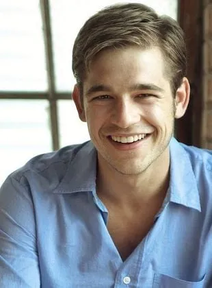 Jason Ralph - Ator, 7 de abril de 1986