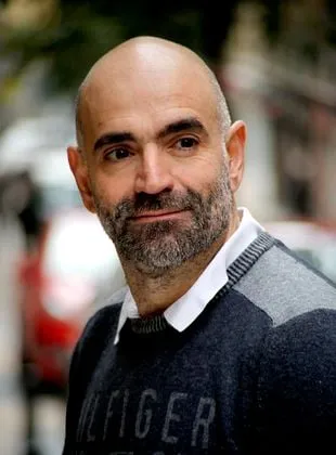 Javier Holgado - Roteirista, Creator/Showrunner, Criador, 26 de outubro de 1971