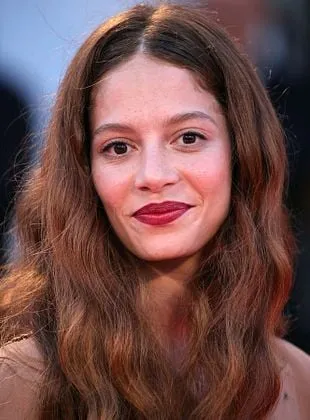 Jenna Thiam - Atriz, 19 de dezembro de 1990