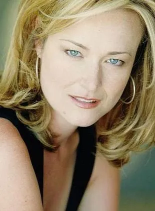 Jennifer Irwin - Atriz, Roteirista, 17 de junho de 1975