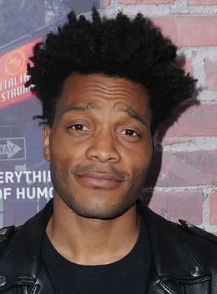 Jermaine Fowler - Ator, Produtor Executivo, Roteirista, 16 de maio de 1988