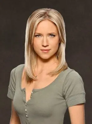 Jessy Schram - Atriz, 15 de janeiro de 1986