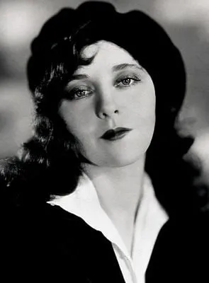 Jobyna Ralston - 21 de novembro de 1899, 22 de janeiro de 1967