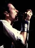 Joe Strummer - 21 de agosto de 1952, 22 de dezembro de 2002