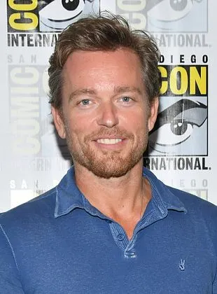 Jonathan Scarfe - Ator, Diretor, 16 de dezembro de 1975