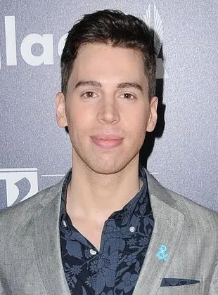 Jordan Gavaris - Ator, 29 de setembro de 1989