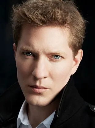 Joseph Sikora - Ator, 27 de junho de 1976