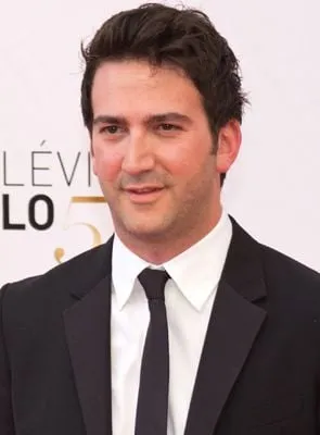Josh Schwartz - Roteirista, Produtor Executivo, Criador, 6 de agosto de 1976