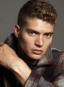 Josha Stradowski - 1 de janeiro de 1995