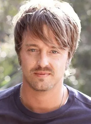 Joshua Leonard - Ator, Diretor, Roteirista, 17 de junho de 1975