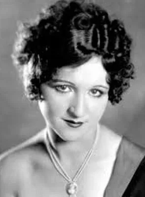 Julia Faye - 24 de setembro de 1893, 6 de abril de 1966