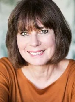 Julia Hills - Atriz, 3 de abril de 1957