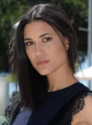 Julia Jones - Atriz, 23 de janeiro de 1981