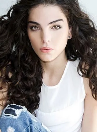 Julia Konrad - Atriz, 6 de agosto de 1990