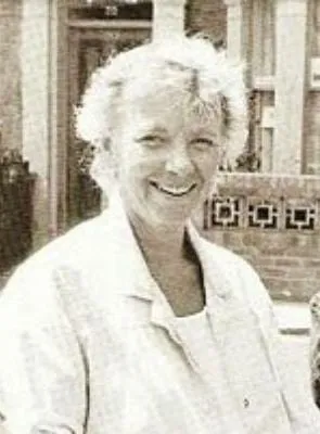 Julia Smith - 26 de maio de 1927, 17 de junho de 1997