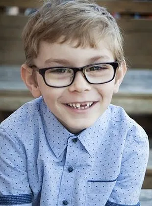 Julian Hilliard - Ator, 20 de junho de 2011