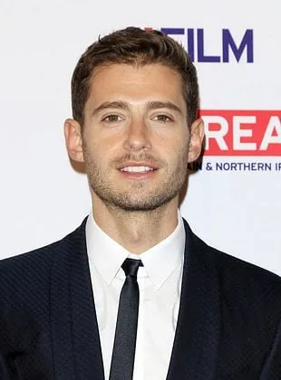 Julian Morris - Ator, 13 de janeiro de 1983