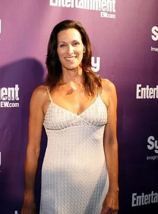 Julie Caitlin Brown - Atriz, 27 de janeiro de 1961