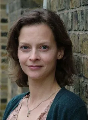 Julie Cox - Atriz, 24 de abril de 1973