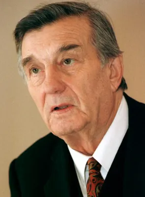 Július Pántik - 15 de janeiro de 1922, 25 de agosto de 2002