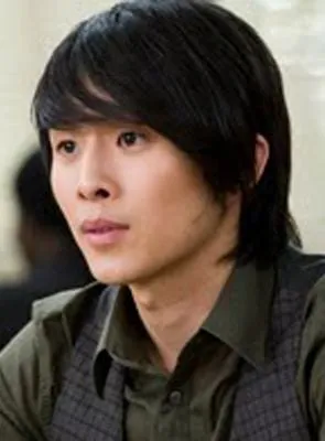 Justin Chon - Ator, Diretor, Produtor Executivo, 29 de maio de 1981