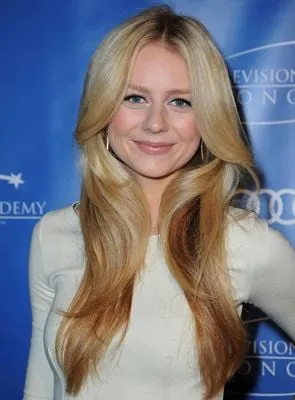 Justine Lupe - Atriz, 31 de maio de 1989