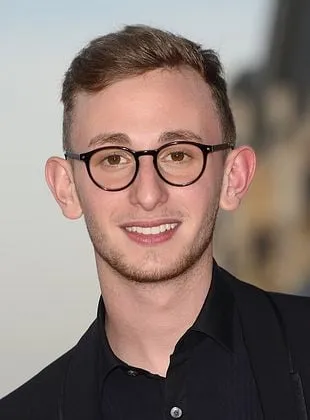 Kacey Mottet Klein - Ator, 20 de outubro de 1998