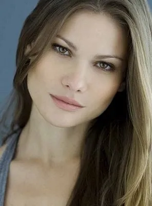 Karen Junqueira - Atriz, 28 de abril de 1983