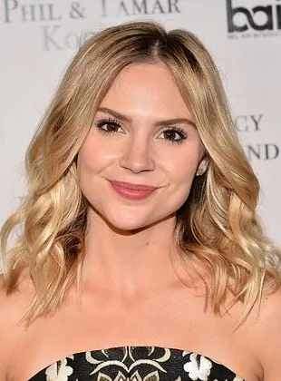 Karissa Lee Staples - Atriz, 1 de dezembro de 1987