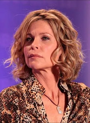 Kate Vernon - Atriz, 21 de abril de 1961