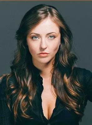 Katharine Isabelle - Atriz, 2 de novembro de 1981